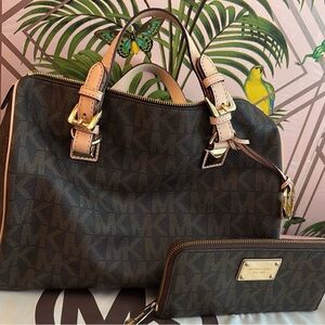 MICHAEL KORS LARGE MONOGRAM SPEEDY AND WALLET